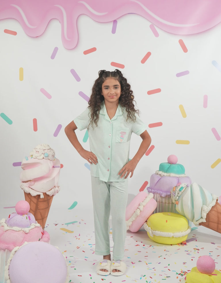 Short-Sleeve Shirt with Pants Pajama Set in Green